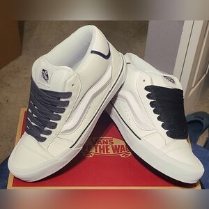 Vans Knu Skool Mid, Free Xtra Laces,  New In Box! Mens 11 / Womens 12.5